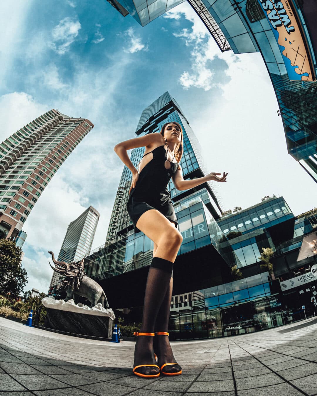 LUK00024 The Mahanakhon area and BTS